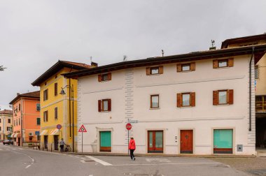 Mezzocorona, İtalya - 2 Mayıs 2016: Mezzocorona,İtalya'nın mimarisi. Kuzey İtalya bölgesinde Trentino-Alto Adige Sudtirol Trentino bir komün