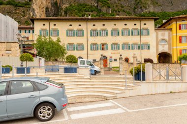 Mezzocorona, İtalya - 2 Mayıs 2016: Mezzocorona,İtalya'nın mimarisi. Kuzey İtalya bölgesinde Trentino-Alto Adige Sudtirol Trentino bir komün