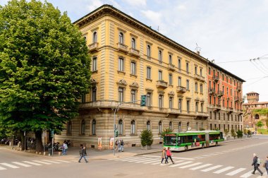 Milano, İtalya - 2 Mayıs 2014: Lombardiya'nın başkenti Milano'nun merkezinin mimarisi. Milan, 2015 Universal Fuarı'na ev sahipliği yapıyor