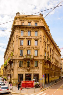 Milano, İtalya - 2 Mayıs 2014: Lombardiya'nın başkenti Milano'nun merkezinin mimarisi. Milan, 2015 Universal Fuarı'na ev sahipliği yapıyor