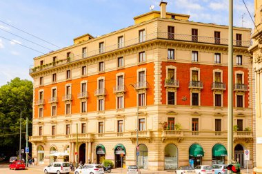 Milano, İtalya - 2 Mayıs 2014: Lombardiya'nın başkenti Milano'nun merkezinin mimarisi. Milan, 2015 Universal Fuarı'na ev sahipliği yapıyor