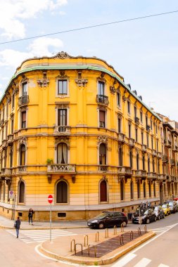 Milano, İtalya - 2 Mayıs 2014: Lombardiya'nın başkenti Milano'nun merkezinin mimarisi. Milan, 2015 Universal Fuarı'na ev sahipliği yapıyor