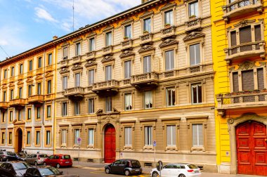 Milano, İtalya - 2 Mayıs 2014: Lombardiya'nın başkenti Milano'nun merkezinin mimarisi. Milan, 2015 Universal Fuarı'na ev sahipliği yapıyor