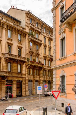 Milano, İtalya - 2 Mayıs 2014: Lombardiya'nın başkenti Milano'nun merkezinin mimarisi. Milan, 2015 Universal Fuarı'na ev sahipliği yapıyor