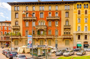 Milano, İtalya - 2 Mayıs 2014: Lombardiya'nın başkenti Milano'nun merkezinin mimarisi. Milan, 2015 Universal Fuarı'na ev sahipliği yapıyor