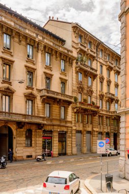 Milano, İtalya - 2 Mayıs 2014: Lombardiya'nın başkenti Milano'nun merkezinin mimarisi. Milan, 2015 Universal Fuarı'na ev sahipliği yapıyor