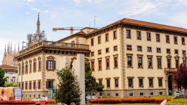 Milano, İtalya - 2 Mayıs 2014: Lombardiya'nın başkenti Milano'nun merkezinin mimarisi. Milan, 2015 Universal Fuarı'na ev sahipliği yapıyor