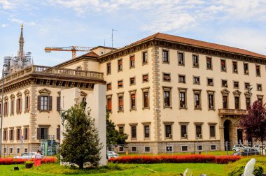 Milano, İtalya - 2 Mayıs 2014: Lombardiya'nın başkenti Milano'nun merkezinin mimarisi. Milan, 2015 Universal Fuarı'na ev sahipliği yapıyor