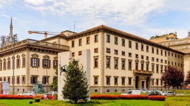 Milano, İtalya - 2 Mayıs 2014: Lombardiya'nın başkenti Milano'nun merkezinin mimarisi. Milan, 2015 Universal Fuarı'na ev sahipliği yapıyor