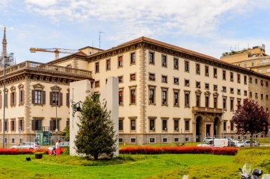 Milano, İtalya - 2 Mayıs 2014: Lombardiya'nın başkenti Milano'nun merkezinin mimarisi. Milan, 2015 Universal Fuarı'na ev sahipliği yapıyor