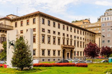 Milano, İtalya - 2 Mayıs 2014: Lombardiya'nın başkenti Milano'nun merkezinin mimarisi. Milan, 2015 Universal Fuarı'na ev sahipliği yapıyor