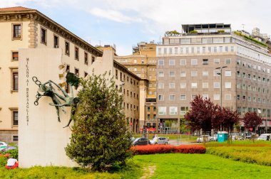 Milano, İtalya - 2 Mayıs 2014: Lombardiya'nın başkenti Milano'nun merkezinin mimarisi. Milan, 2015 Universal Fuarı'na ev sahipliği yapıyor