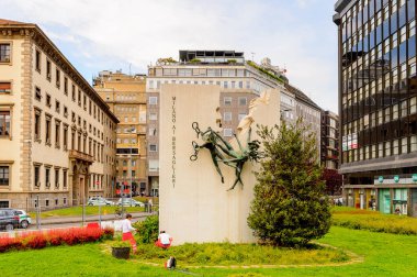 Milano, İtalya - 2 Mayıs 2014: Lombardiya'nın başkenti Milano'nun merkezinin mimarisi. Milan, 2015 Universal Fuarı'na ev sahipliği yapıyor