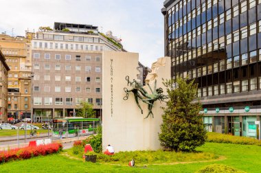 Milano, İtalya - 2 Mayıs 2014: Lombardiya'nın başkenti Milano'nun merkezinin mimarisi. Milan, 2015 Universal Fuarı'na ev sahipliği yapıyor