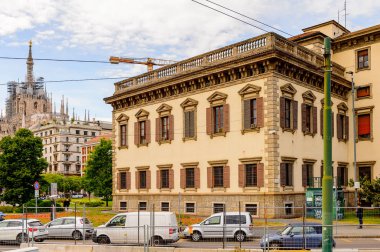 Milano, İtalya - 2 Mayıs 2014: Lombardiya'nın başkenti Milano'nun merkezinin mimarisi. Milan, 2015 Universal Fuarı'na ev sahipliği yapıyor