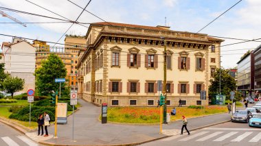 Milano, İtalya - 2 Mayıs 2014: Lombardiya'nın başkenti Milano'nun merkezinin mimarisi. Milan, 2015 Universal Fuarı'na ev sahipliği yapıyor