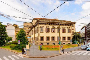 Milano, İtalya - 2 Mayıs 2014: Lombardiya'nın başkenti Milano'nun merkezinin mimarisi. Milan, 2015 Universal Fuarı'na ev sahipliği yapıyor