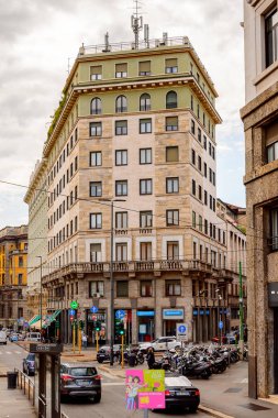 Milano, İtalya - 2 Mayıs 2014: Lombardiya'nın başkenti Milano'nun merkezinin mimarisi. Milan, 2015 Universal Fuarı'na ev sahipliği yapıyor