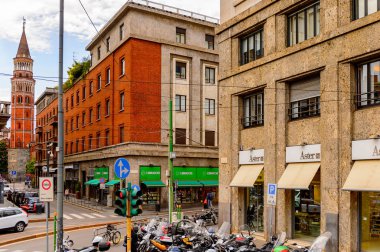 Milano, İtalya - 2 Mayıs 2014: Lombardiya'nın başkenti Milano'nun merkezinin mimarisi. Milan, 2015 Universal Fuarı'na ev sahipliği yapıyor