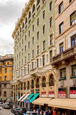 Milano, İtalya - 2 Mayıs 2014: Lombardiya'nın başkenti Milano'nun merkezinin mimarisi. Milan, 2015 Universal Fuarı'na ev sahipliği yapıyor