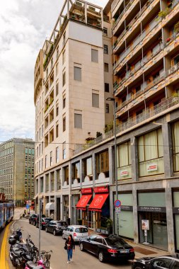 Milano, İtalya - 2 Mayıs 2014: Lombardiya'nın başkenti Milano'nun merkezinin mimarisi. Milan, 2015 Universal Fuarı'na ev sahipliği yapıyor