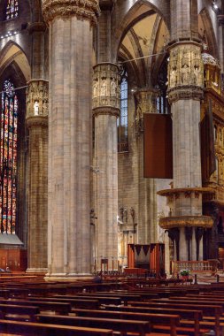 Milano, İtalya - 2 Mayıs 2016: Duomo di Milano Sütunu (Milano Kubbesi), Milano, İtalya. Saint Mary'nin Doğuşu Metropolitan Katedrali-Bazilikası
