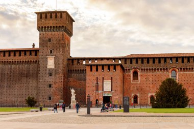 Milan, İtalya - 2 Mayıs 2016: Sforza Castle (Castello Sforzesco), Milan, İtalya'da bir kale. 15. yüzyılda Milano Dükü Francesco Sforza tarafından inşa edilmiştir.