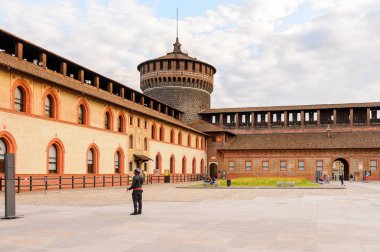 Milan, İtalya - 2 Mayıs 2016: Sforza Castle (Castello Sforzesco), Milan, İtalya'da bir kale. 15. yüzyılda Milano Dükü Francesco Sforza tarafından inşa edilmiştir.