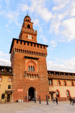 Milan, İtalya - 2 Mayıs 2016: Sforza Castle (Castello Sforzesco), Milan, İtalya'da bir kale. 15. yüzyılda Milano Dükü Francesco Sforza tarafından inşa edilmiştir.