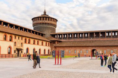 Milan, İtalya - 2 Mayıs 2016: Sforza Castle (Castello Sforzesco), Milan, İtalya'da bir kale. 15. yüzyılda Milano Dükü Francesco Sforza tarafından inşa edilmiştir.