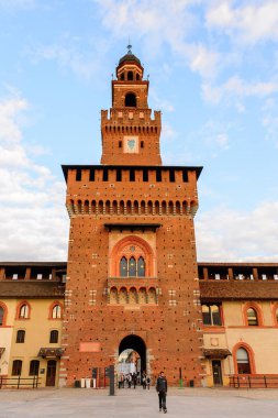 Milan, İtalya - 2 Mayıs 2016: Sforza Castle (Castello Sforzesco), Milan, İtalya'da bir kale. 15. yüzyılda Milano Dükü Francesco Sforza tarafından inşa edilmiştir.