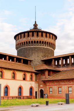 Milan, İtalya - 2 Mayıs 2016: Sforza Castle (Castello Sforzesco), Milan, İtalya'da bir kale. 15. yüzyılda Milano Dükü Francesco Sforza tarafından inşa edilmiştir.