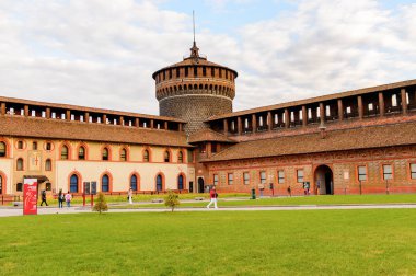 Milan, İtalya - 2 Mayıs 2016: Sforza Castle (Castello Sforzesco), Milan, İtalya'da bir kale. 15. yüzyılda Milano Dükü Francesco Sforza tarafından inşa edilmiştir.
