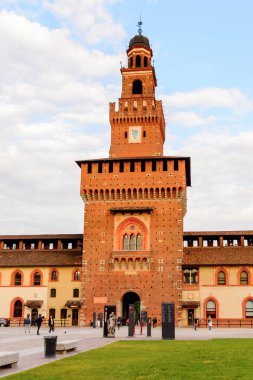 Milan, İtalya - 2 Mayıs 2016: Sforza Castle (Castello Sforzesco), Milan, İtalya'da bir kale. 15. yüzyılda Milano Dükü Francesco Sforza tarafından inşa edilmiştir.