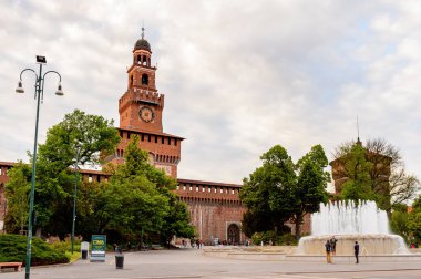 Milan, İtalya - 2 Mayıs 2016: Sforza Castle (Castello Sforzesco), Milan, İtalya'da bir kale. 15. yüzyılda Milano Dükü Francesco Sforza tarafından inşa edilmiştir.