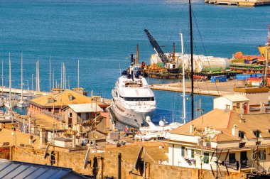 Cenova, İtalya - 4 Mayıs 2016: Cenova'nın eski limanı. Cenova, Liguria'nın başkenti ve İtalya'nın altıncı büyük şehridir.