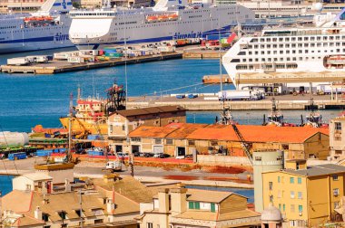 Cenova, İtalya - 4 Mayıs 2016: Cenova'nın eski limanı. Cenova, Liguria'nın başkenti ve İtalya'nın altıncı büyük şehridir.