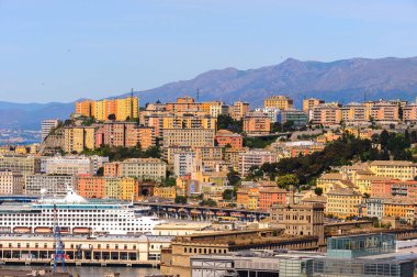 Cenova, İtalya - 4 Mayıs 2016: Cenova Eski Limanı'nın havadan görünümü. Cenova, Liguria'nın başkenti ve İtalya'nın altıncı büyük şehridir.