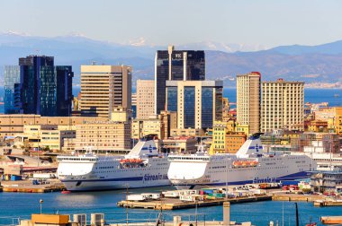 Cenova, İtalya - 4 Mayıs 2016: Cenova Limanı. Cenova, Liguria'nın başkenti ve İtalya'nın altıncı büyük şehridir.