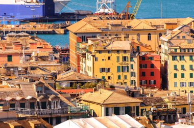 Cenova, İtalya - 4 Mayıs 2016: Cenova Limanı. Cenova, Liguria'nın başkenti ve İtalya'nın altıncı büyük şehridir.