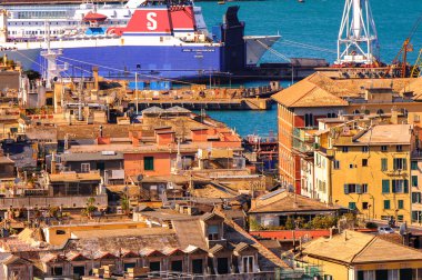 Cenova, İtalya - 4 Mayıs 2016: Cenova Limanı. Cenova, Liguria'nın başkenti ve İtalya'nın altıncı büyük şehridir.