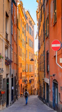 Cenova, İtalya - 4 Mayıs 2016: Cenova Caddesi, İtalya. Cenova, Liguria'nın başkenti ve İtalya'nın altıncı büyük şehridir.