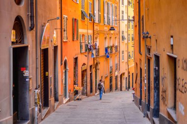 Cenova, İtalya - 4 Mayıs 2016: Cenova Caddesi, İtalya. Cenova, Liguria'nın başkenti ve İtalya'nın altıncı büyük şehridir.