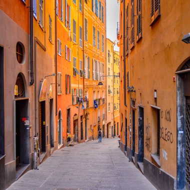 Cenova, İtalya - 4 Mayıs 2016: Cenova Caddesi, İtalya. Cenova, Liguria'nın başkenti ve İtalya'nın altıncı büyük şehridir.
