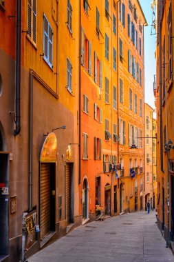 Cenova, İtalya - 4 Mayıs 2016: Cenova Caddesi, İtalya. Cenova, Liguria'nın başkenti ve İtalya'nın altıncı büyük şehridir.