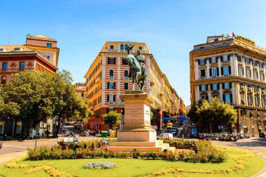 Cenova, İtalya - 4 Mayıs 2016: Vittorio Manuele Ii Heykeli Cenova, İtalya. Cenova, Liguria'nın başkenti ve İtalya'nın altıncı büyük şehridir.