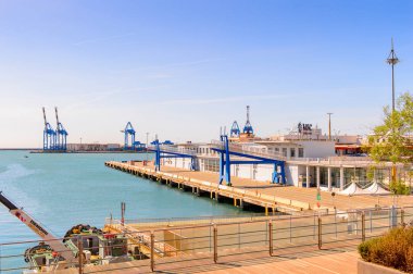 Cenova, İtalya - 4 Mayıs 2016: Cenova Limanı Mimarisi, İtalya. Cenova, Liguria'nın başkenti ve İtalya'nın altıncı büyük şehridir.