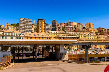 Cenova, İtalya - 4 Mayıs 2016: Cenova Limanı Mimarisi, İtalya. Cenova, Liguria'nın başkenti ve İtalya'nın altıncı büyük şehridir.