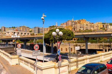 Cenova, İtalya - 4 Mayıs 2016: Cenova Limanı Mimarisi, İtalya. Cenova, Liguria'nın başkenti ve İtalya'nın altıncı büyük şehridir.