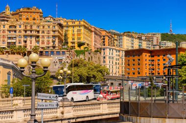 Cenova, İtalya - 4 Mayıs 2016: Cenova Limanı Mimarisi, İtalya. Cenova, Liguria'nın başkenti ve İtalya'nın altıncı büyük şehridir.